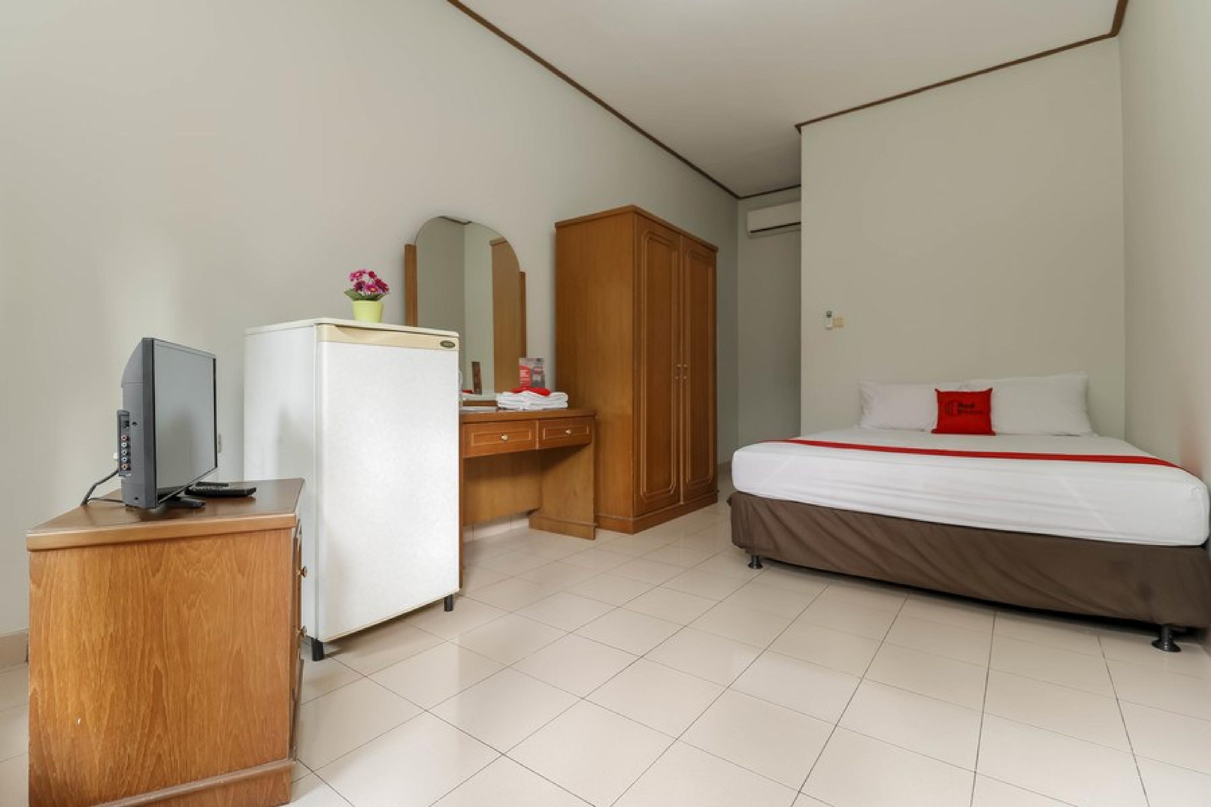 Reddoorz Plus @ Karet Pedurenan 3 Джакарта Экстерьер фото