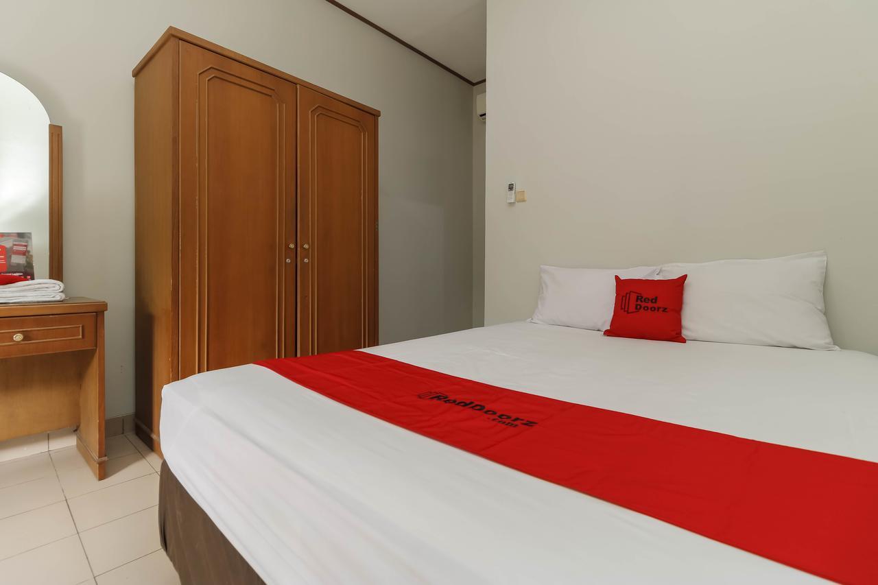 Reddoorz Plus @ Karet Pedurenan 3 Джакарта Экстерьер фото