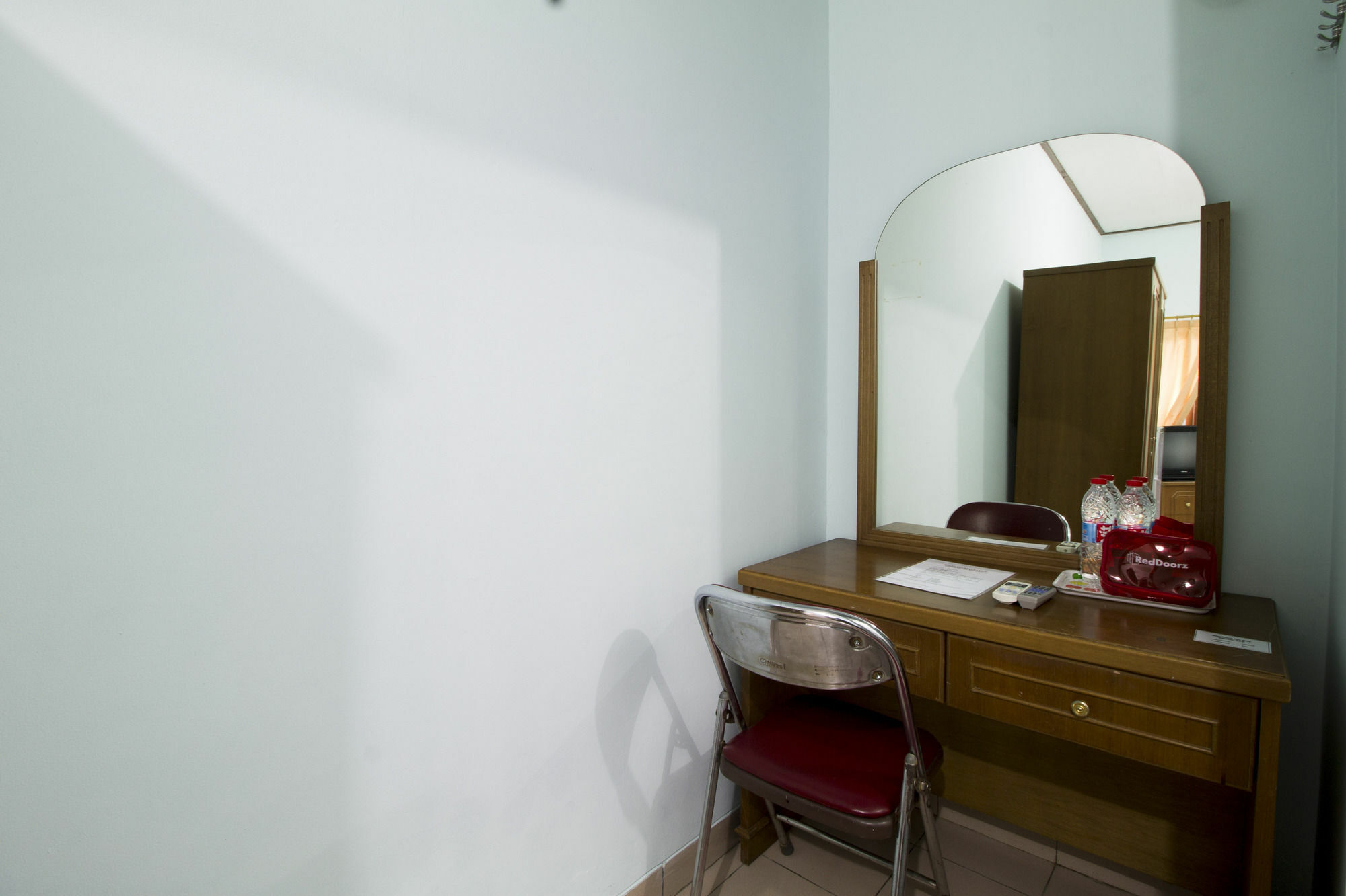 Reddoorz Plus @ Karet Pedurenan 3 Джакарта Экстерьер фото