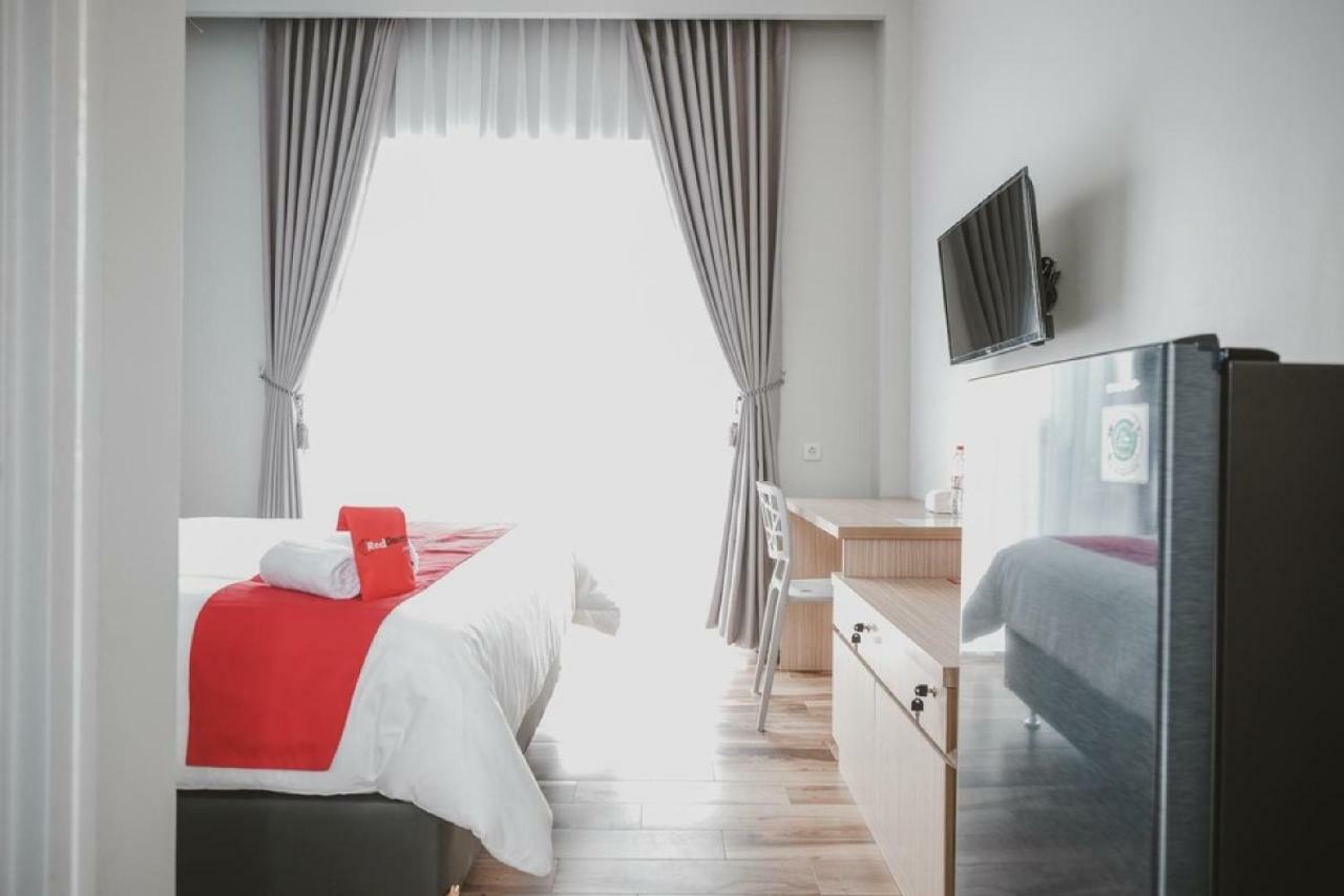Reddoorz Plus @ Karet Pedurenan 3 Джакарта Экстерьер фото